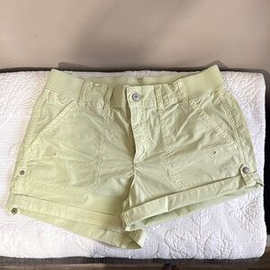 Women’s Light Green Casual Roll-Cuff Shorts